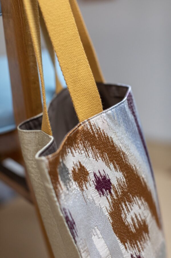 Tote Bag brodé ocre et violet – Image 2