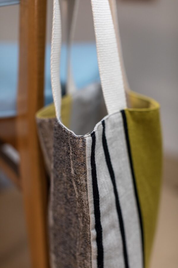 Tote Bag rayé jaune et noir – Image 2