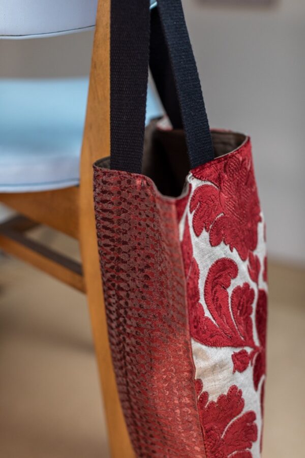 Tote Bag fleurs rouges velours – Image 2