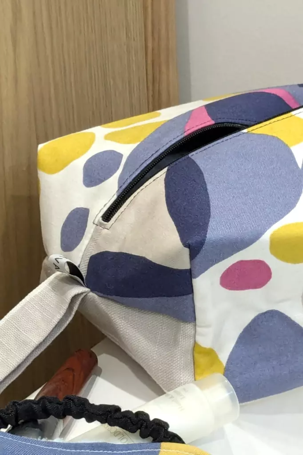 Trousse toilette Bleu jaune détail